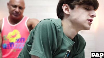 DADDYONTWINK Den Fitness Teases Tony Keit Pink Hole Before Fucking