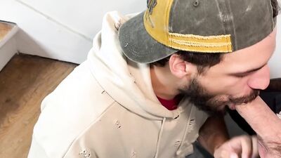 Samuel Hodecker fucks on stairs with AndoliniXXL, sucks his big cock and barebacks secretly