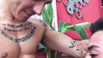 Dante Colle trades his body for a juicy load in a steamy outdoor rendezvous