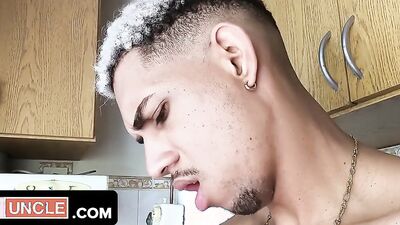 Hot model begs for Latin cock to be sucked during photoshoot, but you're the one who needs her to suck it raw