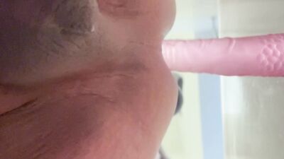 Pegging the ass deep in hot amateur action