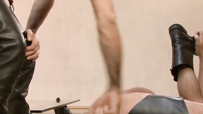 Matthieu & David go wild in a hairy threesome with a big ass bodybuilder & his bareback cocksucker